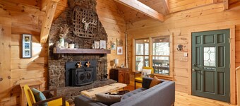 Private Oasis, Family & Pet Friendly, Bordering National Forest and Trails.