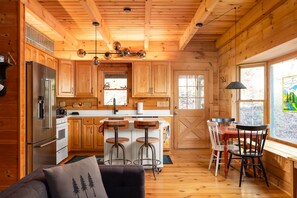 Interior - Private Oasis, Family & Pet Friendly, Bordering National Forest and Trails. (Ellijay)