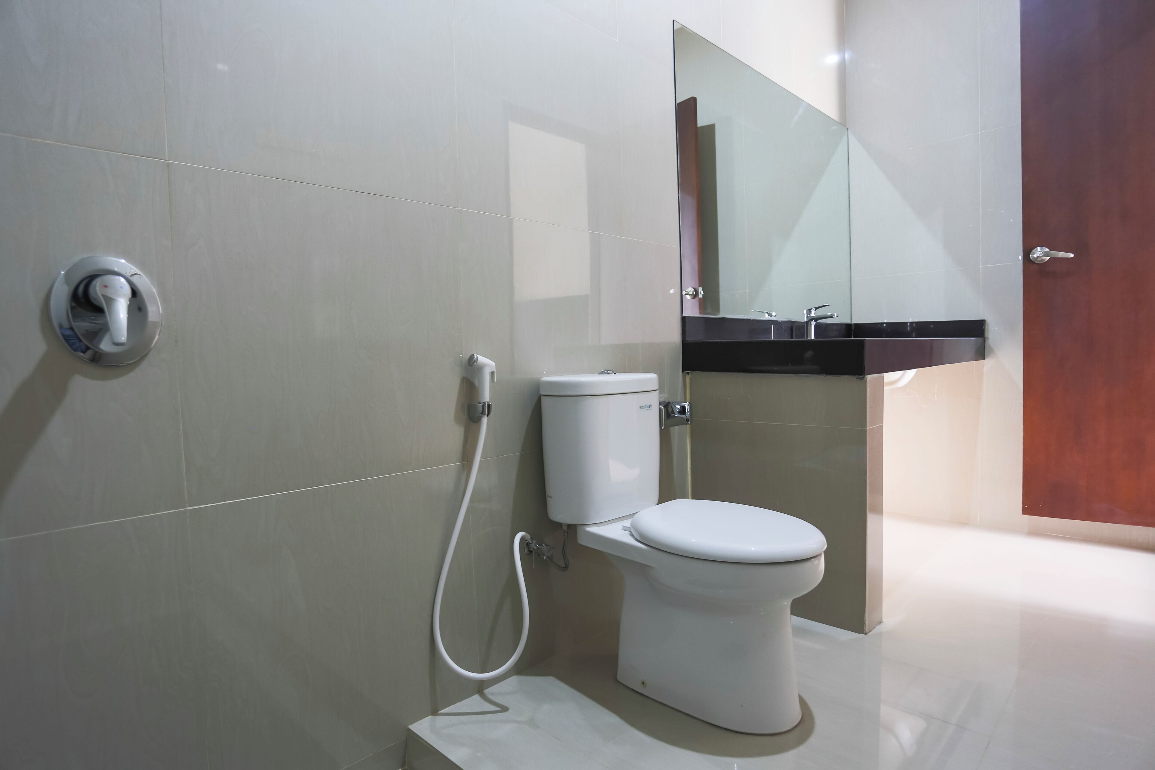 غرفة - سرير كبير | حمام