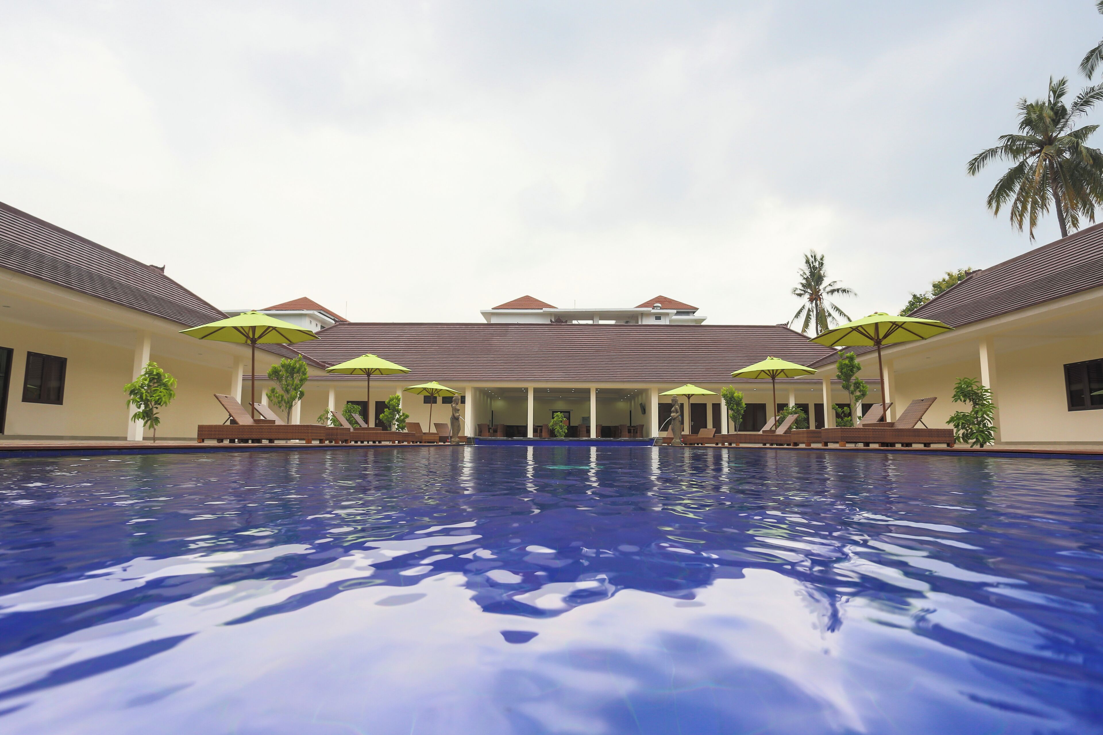 حمّام سباحة خارجي