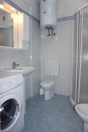 Bathroom - Holiday apartment 220 m to the beach (Porto Santa Margherita)