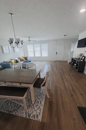 Dining - World Cup place in a Peaceful 3-bedroom house with AC in vibrant Atlanta (Atlanta)