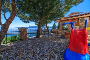 Children’s area - Holiday apartment with air conditioning and sea view (Novi Vinodolski)