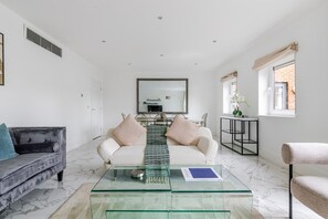 TV, stereo - Blueground | Kensington, balcony, nr Hyde Park (London)