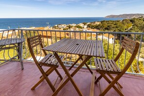 Outdoor dining - Fener de Dalt 86.1 - Beautiful apartment with view (Llança)