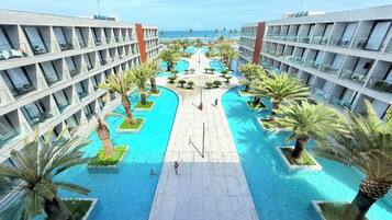 6 piscinas al aire libre, camas de piscina gratis, sombrillas