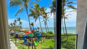 Apartamento panorâmico, 2 quartos, frente para o mar
