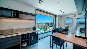 40-inch Smart TV with digital channels, Netflix, Hulu