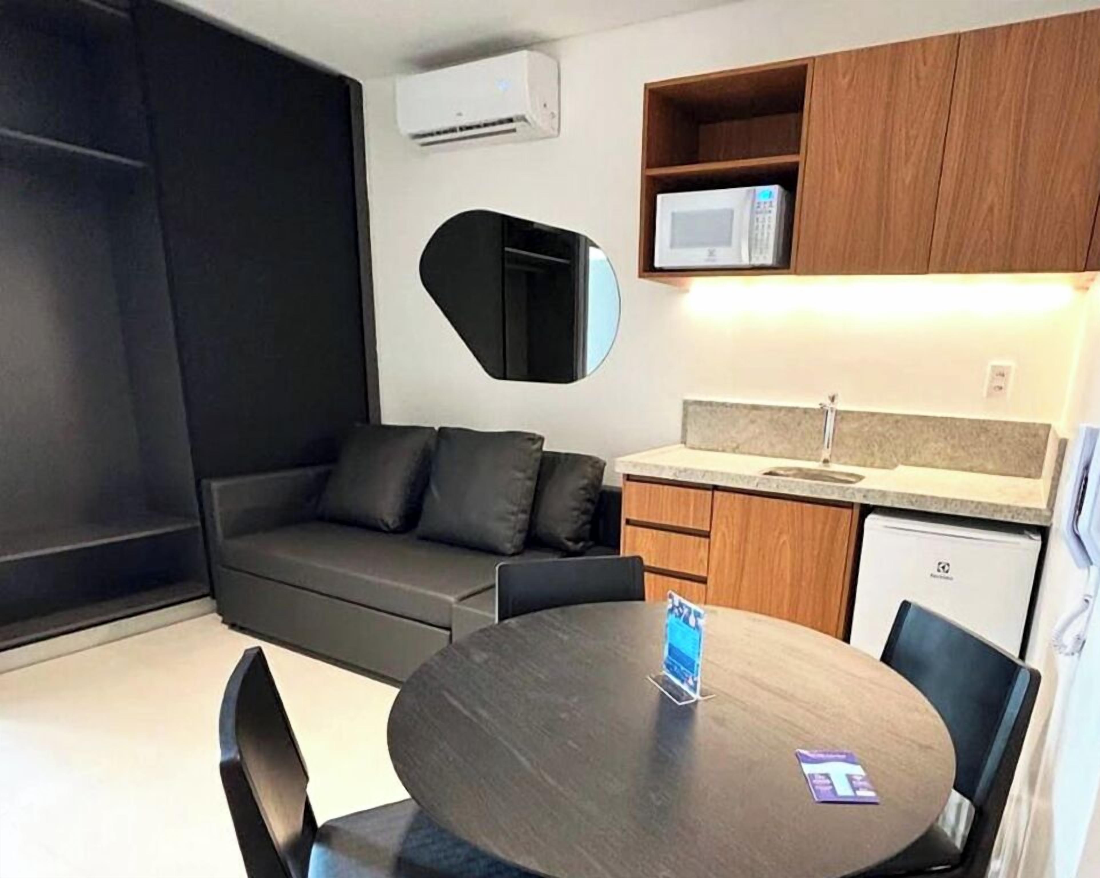 40-inch Smart TV with digital channels, Netflix, Hulu