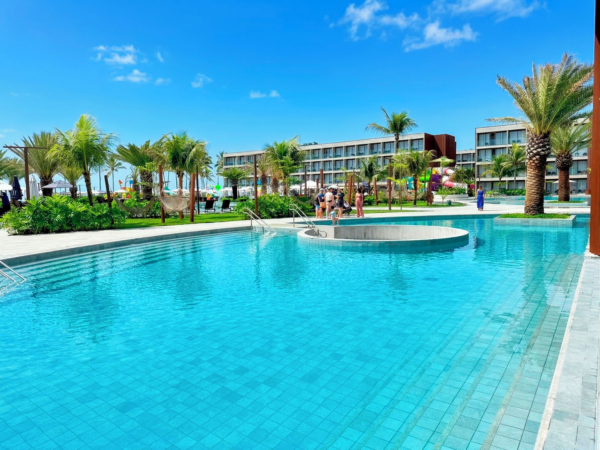 Apartamento premium, 2 quartos, acesso à piscina, frente para o mar | Vista do quarto