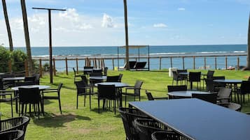 Café da manhã com buffet todos os dias mediante uma taxa
