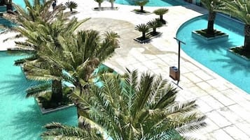 6 piscinas al aire libre, cabañas de piscina gratuitas, sombrillas