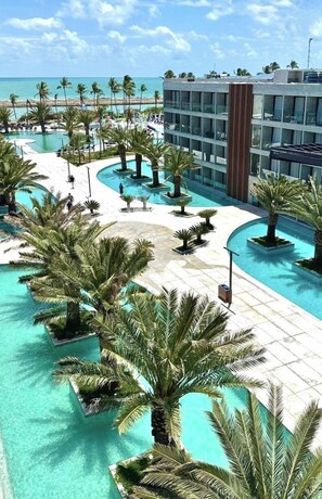 6 outdoor pools, free pool cabanas, pool umbrellas - Porto2Life Resort - Praia de Muro Alto (Ipojuca)