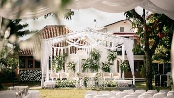 Deluxe Villa, 3 Bedrooms | Outdoor banquet area