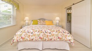 2 bedrooms, iron/ironing board, WiFi, bed sheets - 2 Bedroom, 2 Bathroom Ground Floor Condo on Seven Mile Beach (Seven Mile Beach)