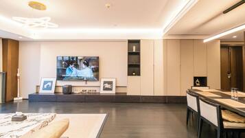 Luxury Apartment, City View | Interior