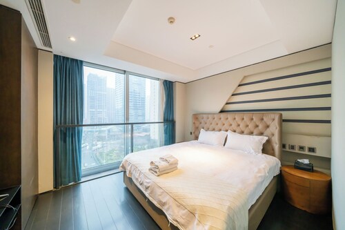 Zhome-Three Bedroom Luxury Suite3