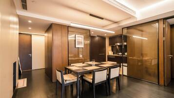 Apartament de luxe, vistes a la ciutat | Servei de restauració