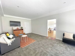 Living area - Misons Guesthouse (Mollymook Beach)