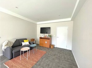Living area - Misons Guesthouse (Mollymook Beach)