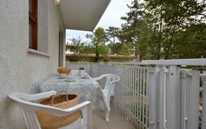 Outdoor dining - Holiday apartment with air conditioning and balcony (Lignano)