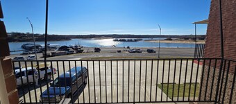 Spacious 4-bedroom condo with a view in at Eufaula Lake!
