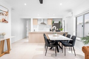 Dining - BRAND NEW HOUSE perfect for multi Family&Work Crew (Pialba)