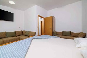 3 bedrooms, WiFi - Holiday flat with sea view and air conditioning (Crikvenica)