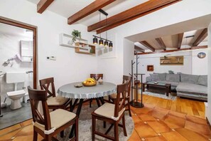 Dining - Holiday home mit Terrasse und Meerblick (Selce)