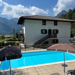 Exterior - Holiday apartment with pool and mountain view (Mezzolago di Ledro)