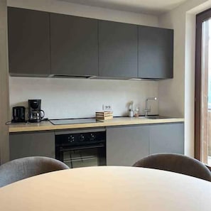 Coffee/tea maker, fridge, oven, stovetop - Holiday apartment with pool and mountain view (Mezzolago di Ledro)