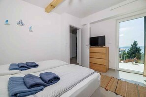 4 bedrooms, WiFi - Holiday home with private pool and sea view (Selce)
