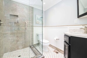 Shower, hair dryer, towels - 6BR Beachfront Retreat, Patio and Balcony on the Sand w/ Gorgeous Ocean Views! (Newport Beach)