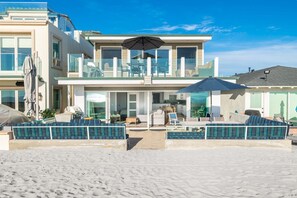 Outdoor dining - 6BR Beachfront Retreat, Patio and Balcony on the Sand w/ Gorgeous Ocean Views! (Newport Beach)
