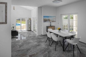 Dining - Villa mit Garten und Pool (Poreč)