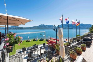 Property grounds - Holiday apartment with balcony or terrace, private beach and parking (Oggebbio)
