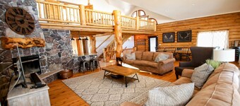 Rockin R Ranch - Authentic Log Lodge on 10 Acres with Wraparound Deck & Mountain Views Near M...