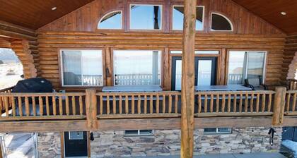 Rockin R Ranch - Authentic Log Lodge on 10 Acres with Wraparound Deck & Mountain Views Near M...