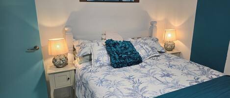 2 bedrooms, iron/ironing board, WiFi