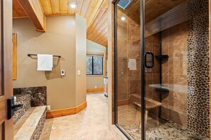 Dusche, Haartrockner, Shampoo
