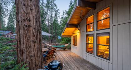 Peaceful Cabin Getaway | Relaxing By the Creek | Walking Distance to Town