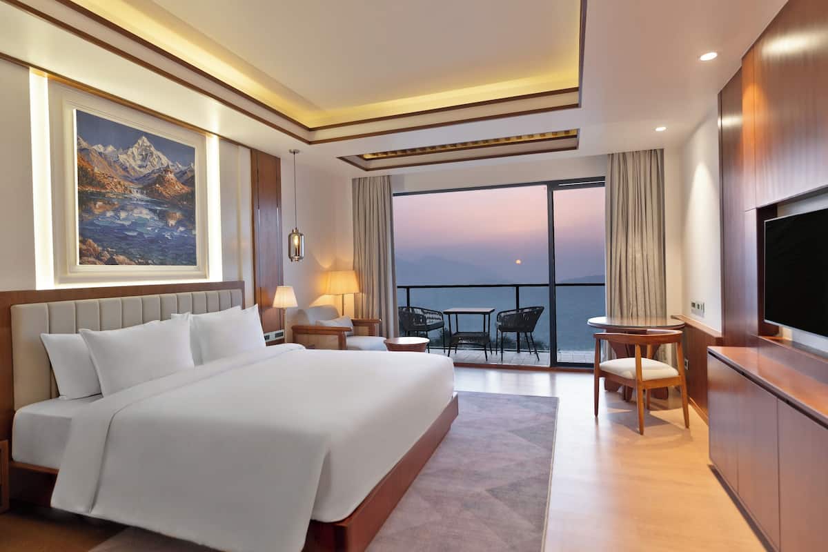 Habitación doble Deluxe, vista a la montaña | Ropa de cama de alta calidad, minibar y escritorio