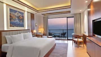 Deluxe Double Room with Mountain View | Premium bedding, minibar, desk, laptop workspace