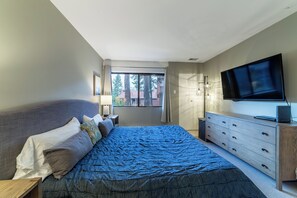 2 bedrooms, iron/ironing board, WiFi, bed sheets - Cozy Canyon Lodge Retreat with Ski Back Trail Access (Mammoth Lakes)