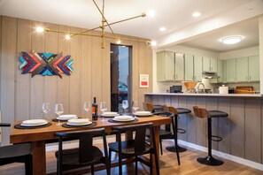 Dining - Cozy Canyon Lodge Retreat with Ski Back Trail Access (Mammoth Lakes)