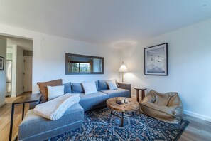 Smart TV - Cozy Canyon Lodge Retreat with Ski Back Trail Access (Mammoth Lakes)