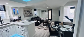 Luxury 2BR/2BA Modern B Apartment in Ajax, Toronto