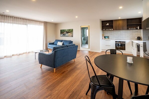 TV - NEW two bedroom home in Te Anau (Te Anau)