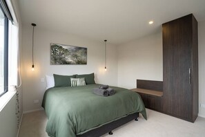 WiFi, bed sheets - NEW two bedroom home in Te Anau (Te Anau)