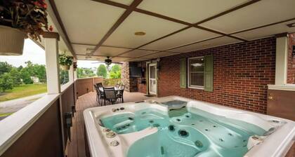 Private hottub and bar! Entire home in Morgantown, West Virginia